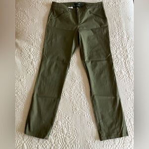 EUC Ralph Lauren cotton ankle pant w/ zipper front pockets.  One olive one tan.